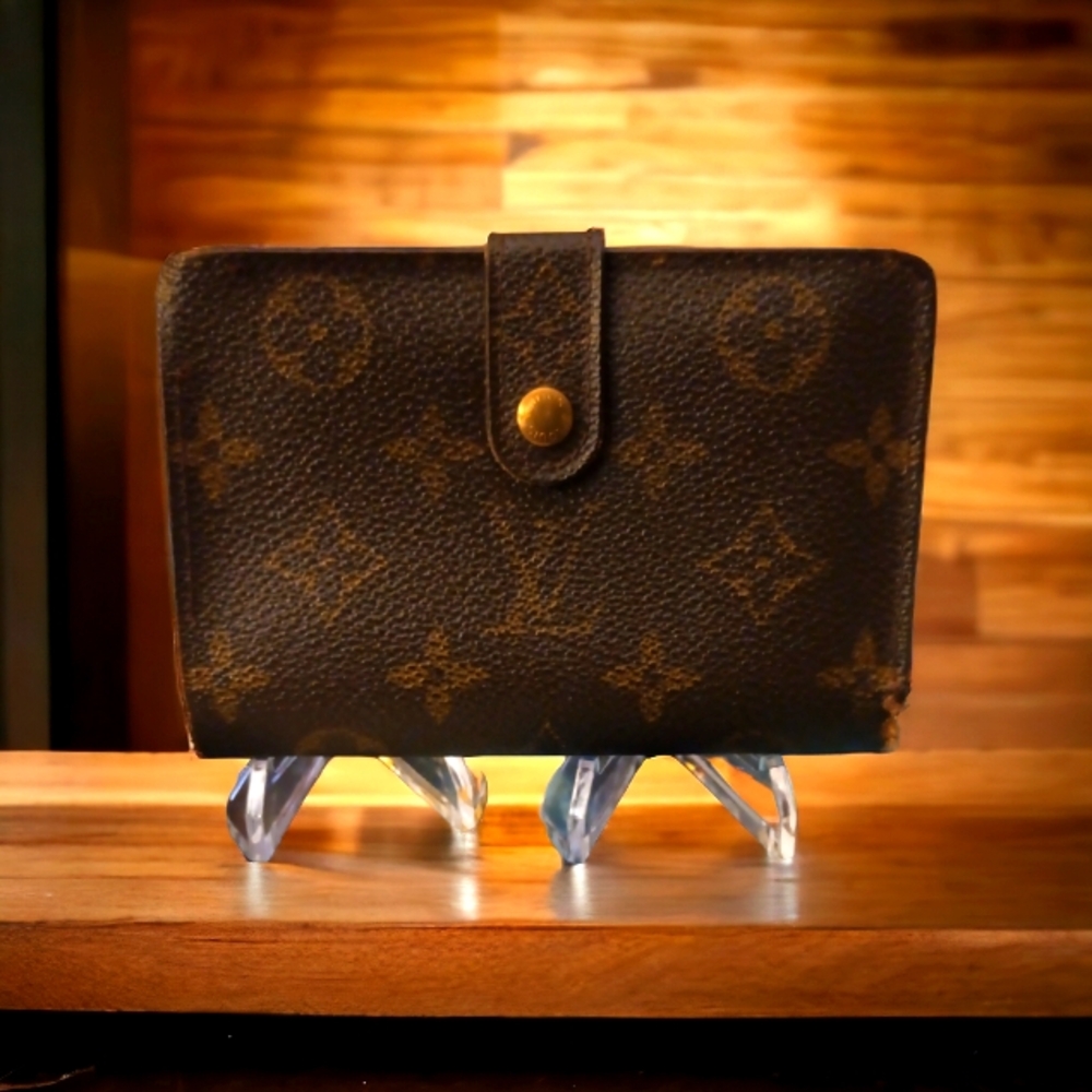 Authentic Louis Vuitton Monogram 💋 Kiss Lock Bifold Wallet.
